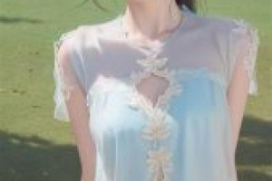 把女人衣服脱精光视频[蓝光]电影海报