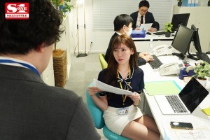 女生被迫裸体游行[超清]电影海报